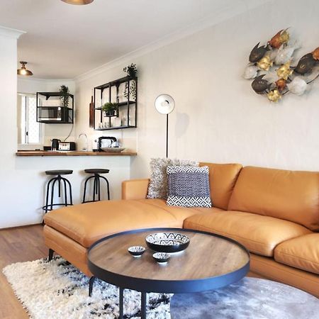 Magical Mcatee W Pool And King Bed Apartment Fremantle Bagian luar foto