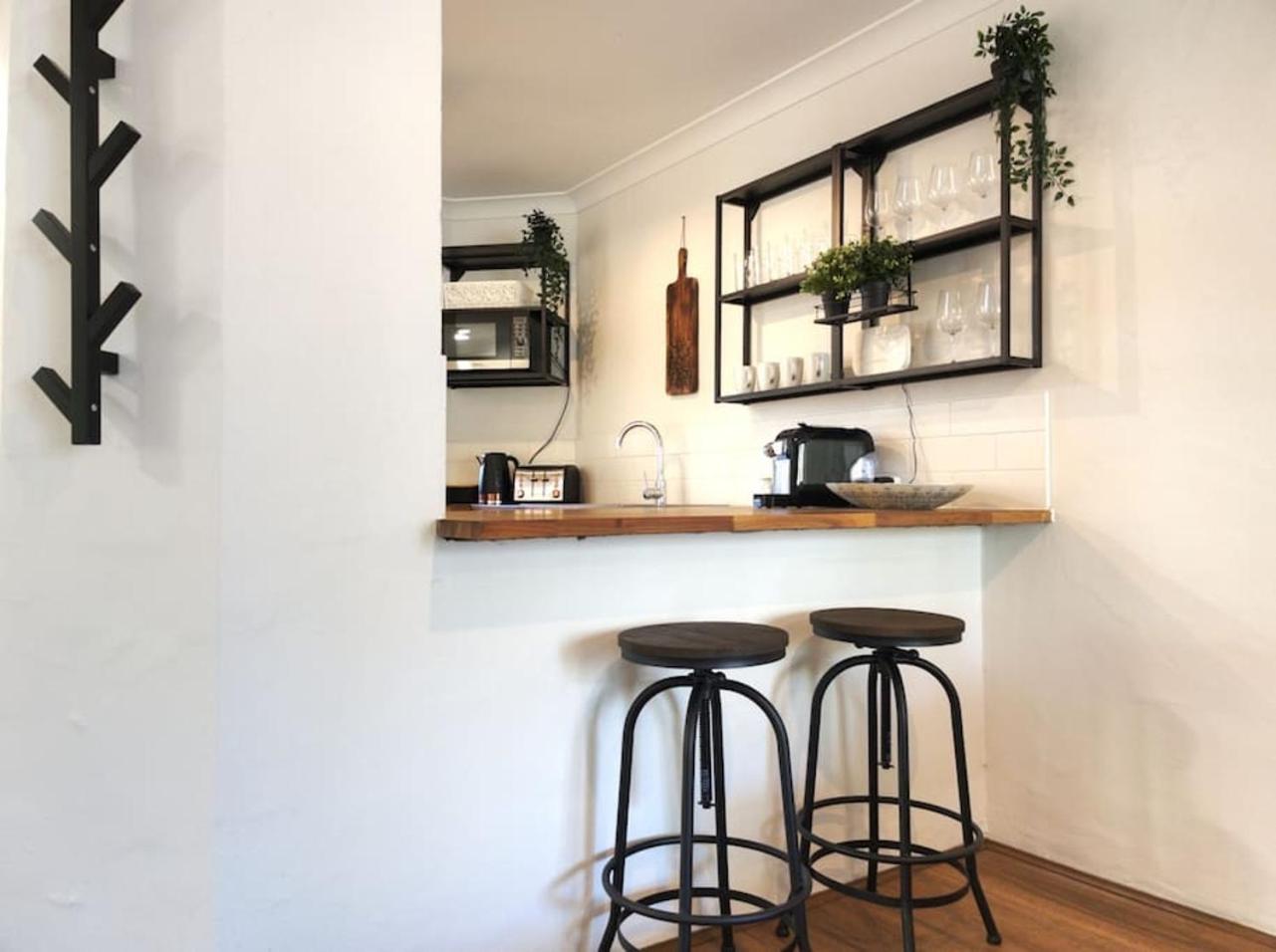 Magical Mcatee W Pool And King Bed Apartment Fremantle Bagian luar foto